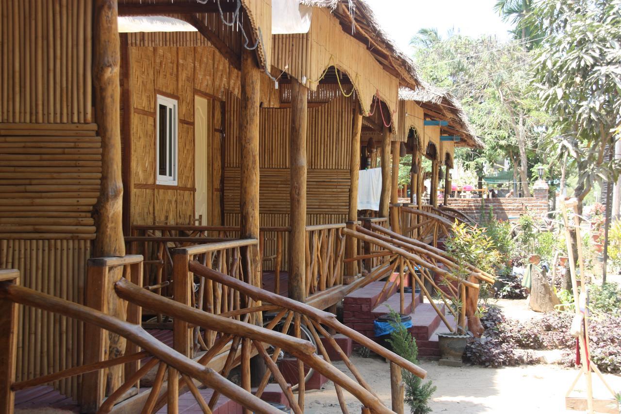Soe Ko Ko Beach House & Restaurant Ngwesaung Bagian luar foto