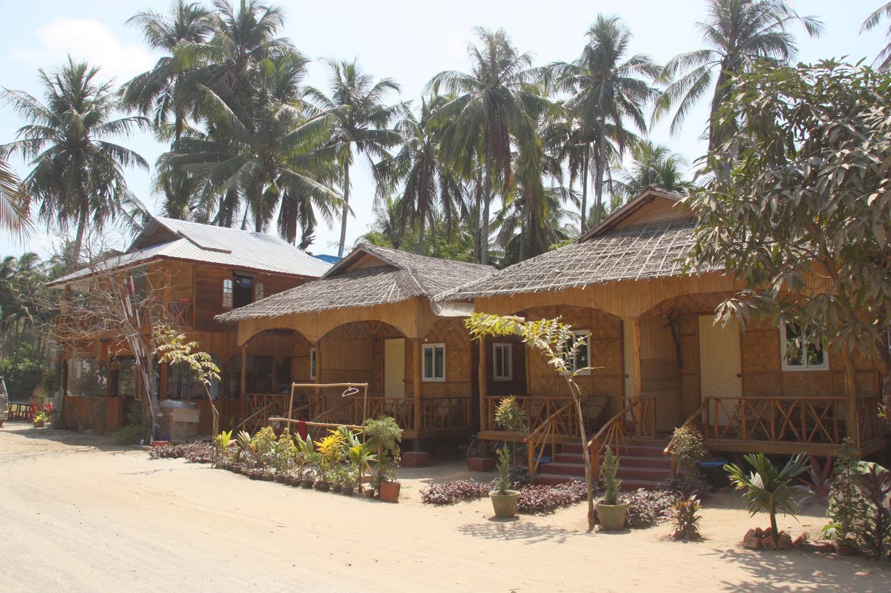 Soe Ko Ko Beach House & Restaurant Ngwesaung Bagian luar foto