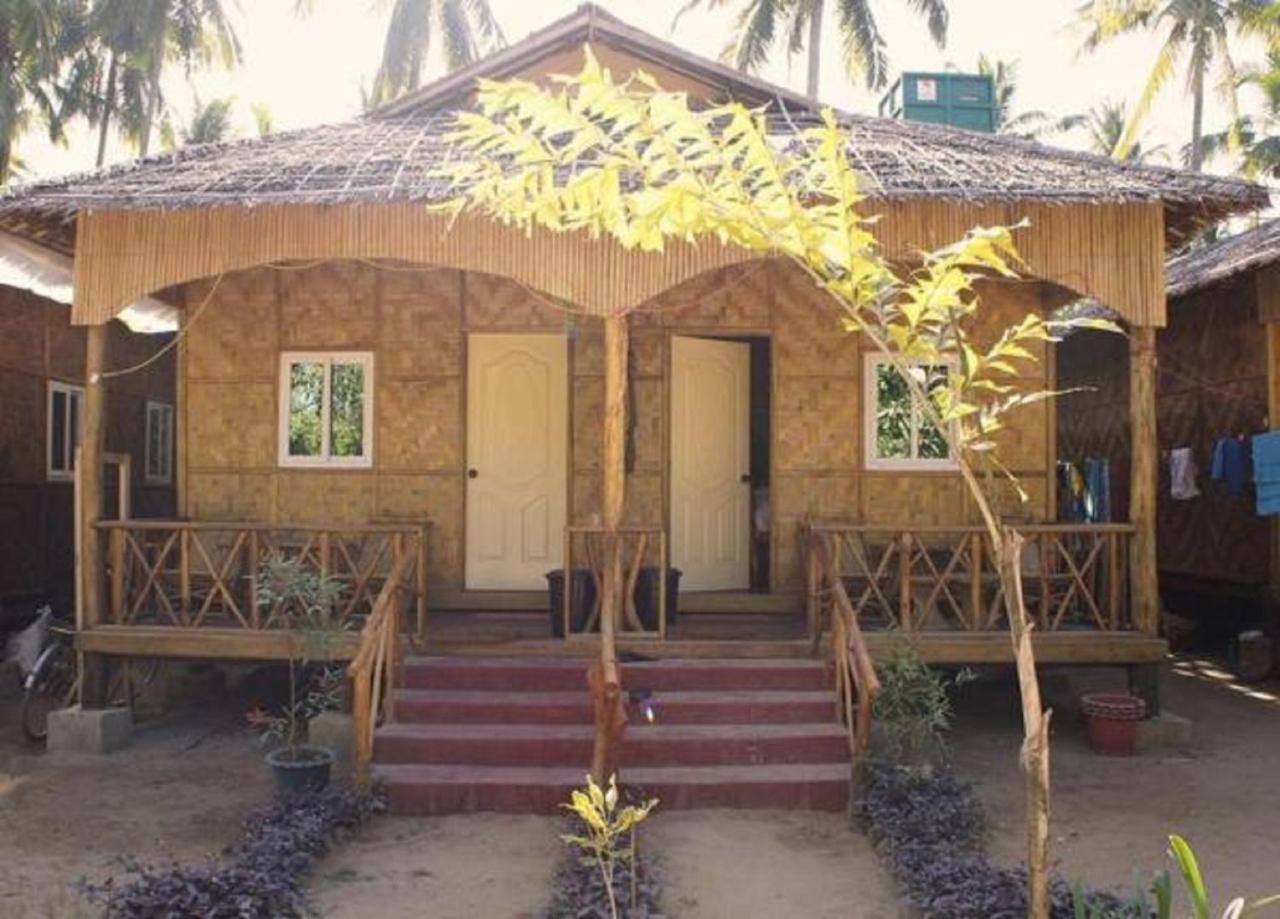 Soe Ko Ko Beach House & Restaurant Ngwesaung Bagian luar foto